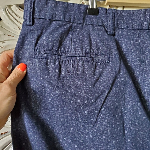 Blue floral slim fit flat front shorts - Picture 11 of 12